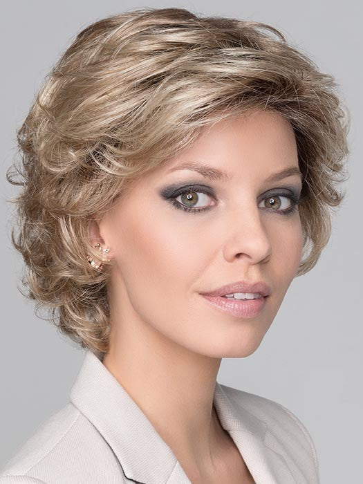 DAILY LARGE by ELLEN WILLE in CHAMPAGNE ROOTED 22.20.25 | Light Neutral Blonde, Light Strawberry Blonde, and Lightest Golden Blonde Blend with Shaded Roots